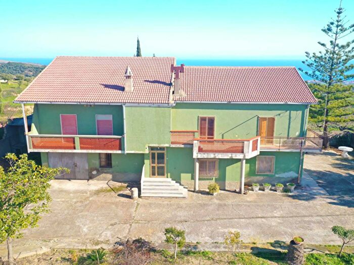 Casa con 6 locali in vendita in Via Pianette, Strongoli