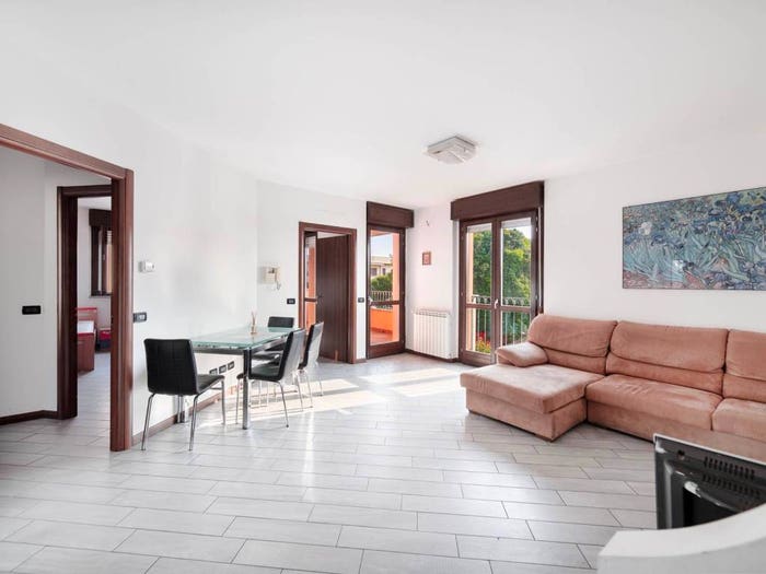 Appartamento trilocale in vendita in Via Romagna, Bernareggio