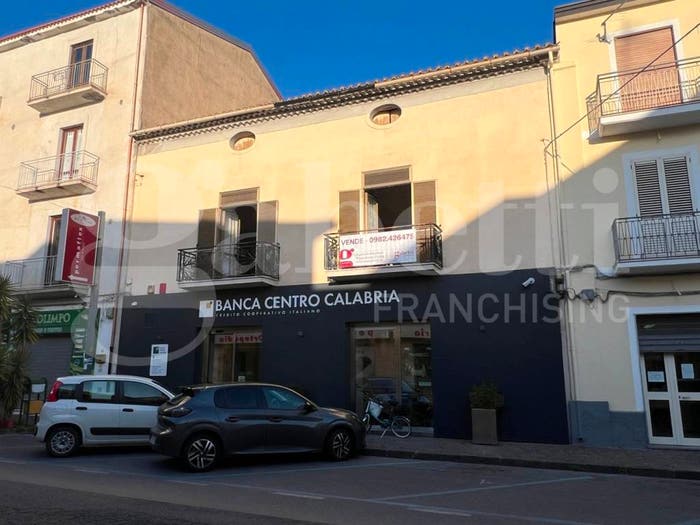 Appartamento quadrilocale in vendita in CORSO VITTORIO EMANUELE, Centro, Amantea