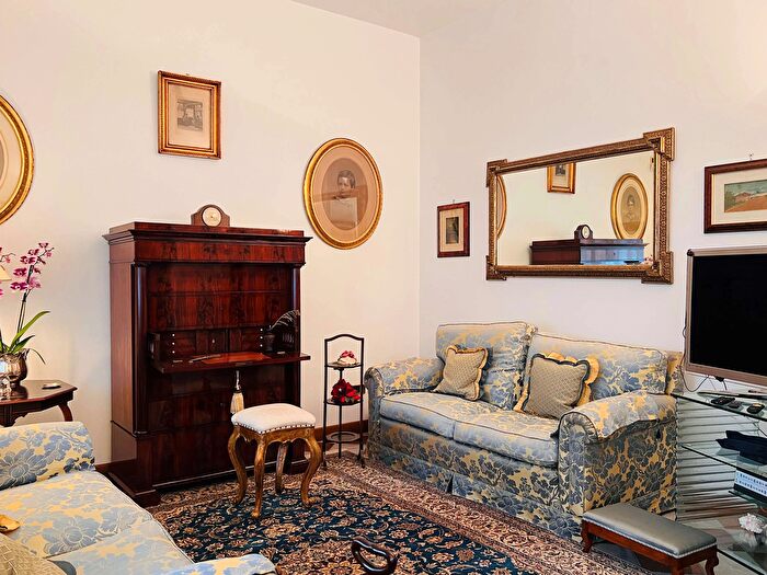 Casa con 7 locali in vendita in Via della Gronda Snc, Viareggio
