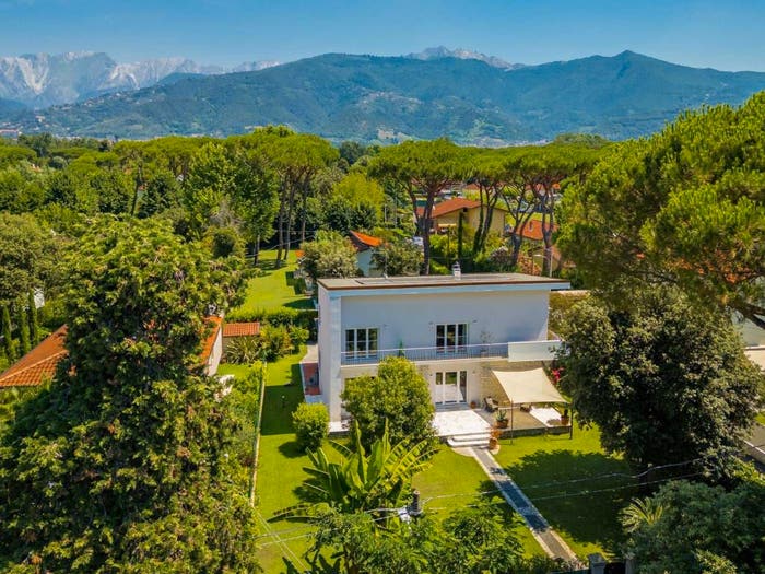 Casa con 6 locali in vendita in Via Livorno, Ronchi Poveromo, Massa