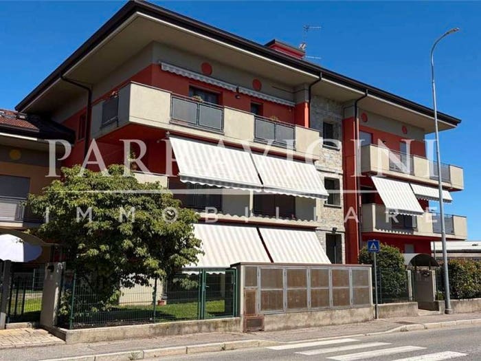 Appartamento trilocale in vendita in Brenna