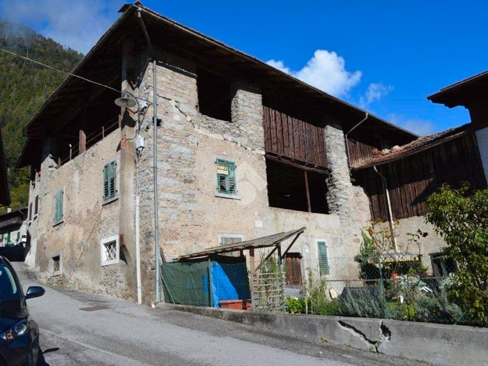 Casa con 6 locali in vendita in Fr Borzago, Centro, Spiazzo