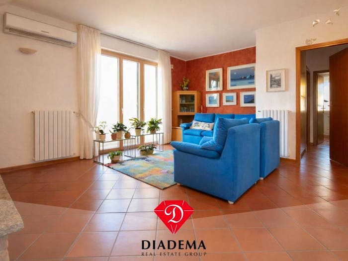 Casa con 5 locali in vendita in Via Roma, Centro, Castronno