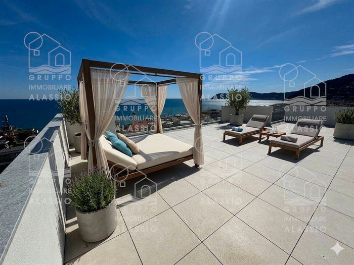 Casa quadrilocale in vendita in Via Solva Santa Croce, Alassio