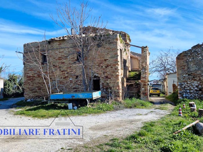 Casa con 6 locali in vendita in Villa Olivieri, Civitella del Tronto