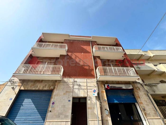 Casa con 6 locali in vendita in VIA GIARDINI CONVENTO, Centro, Pulsano