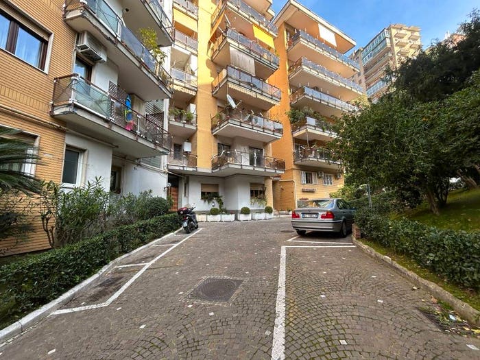 Appartamento trilocale in vendita in Via San Domenico, Vomero, Napoli