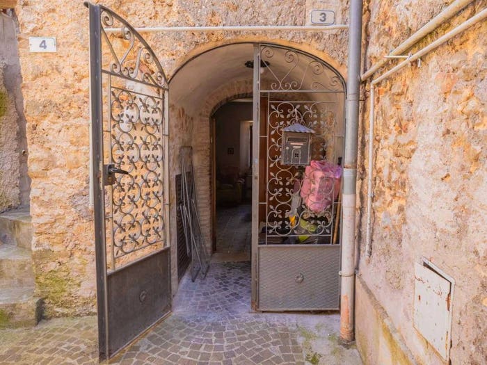 Casa quadrilocale in vendita in Via del Castello, Centro, Rocca Sinibalda