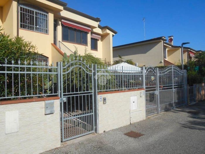 Appartamento trilocale in vendita in Via Azalea, Lido degli Scacchi Lido di Pomposa, Comacchio