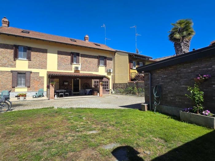 Casa con 6 locali in vendita in Via Riviera, Pavia