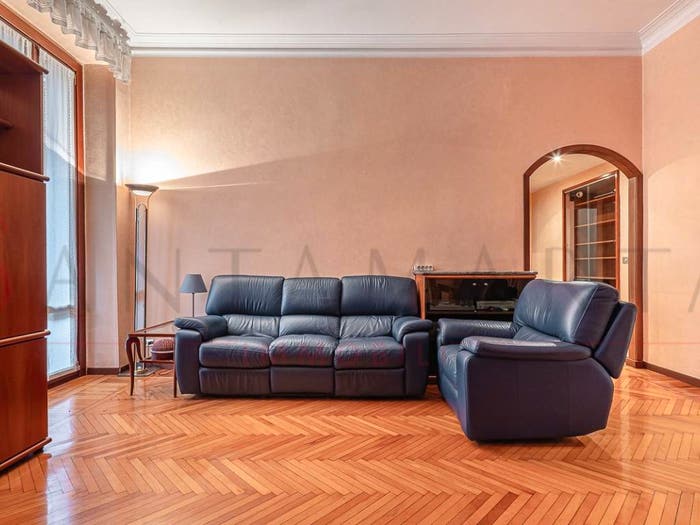 Appartamento quadrilocale in vendita in Via Carlo Farini, Isola, Milano
