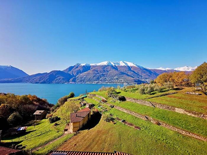 Appartamento trilocale in vendita in Strada Provinciale di Vendrogno, Centro, Bellano