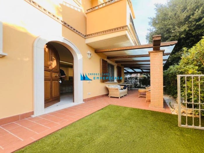Casa con 6 locali in vendita in Via Firenze, Marina di Massa Centro, Massa