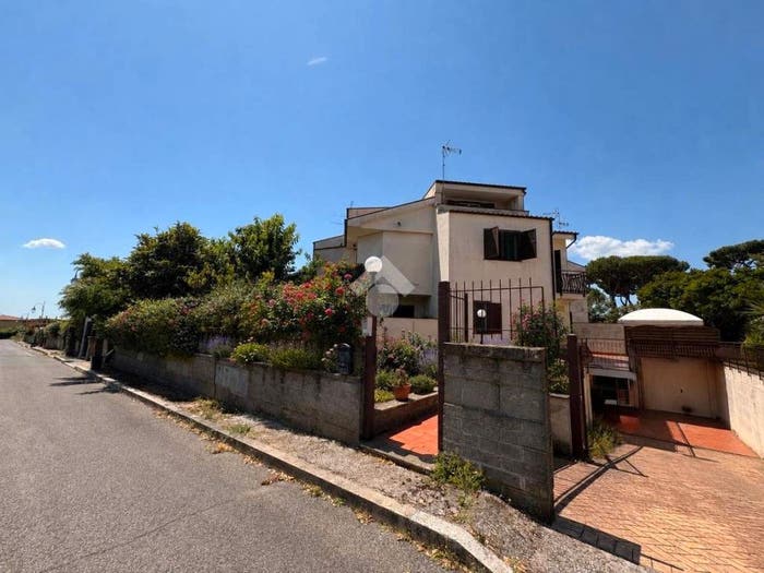 Casa trilocale in vendita in Via fattoria pavan, Centro, Lariano
