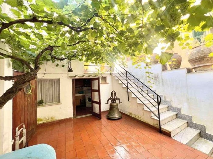 Casa con 6 locali in vendita in via paganini, Centro, Ameglia