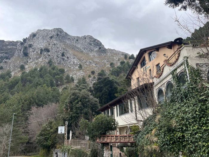 Casa con 6 locali in vendita in Via dei Colli, San Carlo Antona, Massa