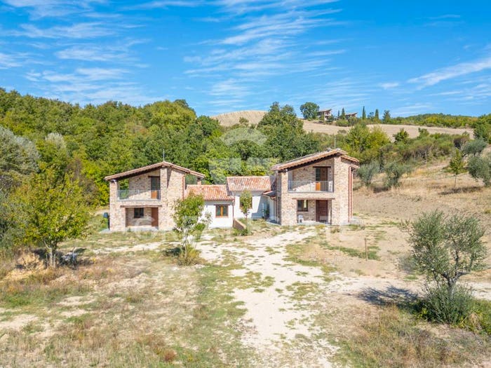 Casa con 6 locali in vendita in San Venanzo