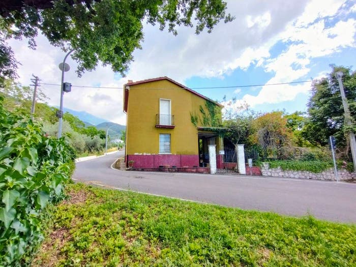 Casa trilocale in vendita in Via Madonna di Loreto, Centro, Castrocielo