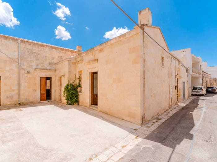 Casa con 5 locali in vendita in Via Giudeca, Martano