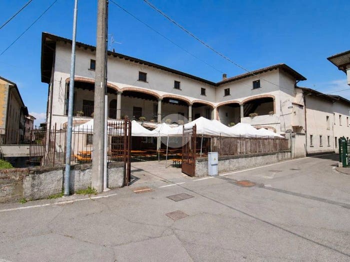 Casa con 6 locali in vendita in Via Filippo Corridoni, Centro, Barbata