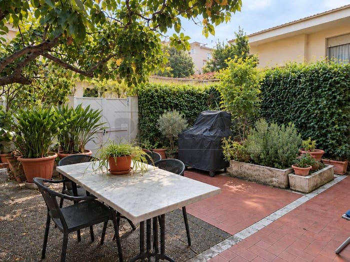 Appartamento trilocale in vendita in Via Rinchiosa, Marina di Carrara, Carrara