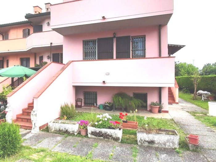 Casa con 6 locali in vendita in Via Luciano Marchi, Centro, Copparo