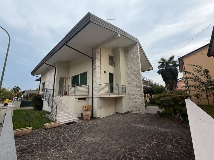 Casa con 6 locali in vendita in Via Montello, Oriago, Mira