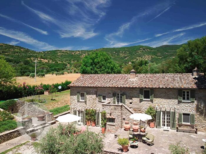 Casa con 7 locali in vendita in Case Sparse Cortona, Cortona