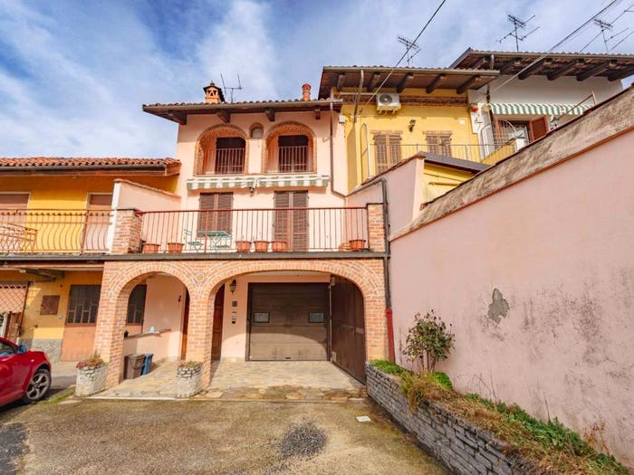 Casa quadrilocale in vendita in Via Provvidenza, Centro, Bra