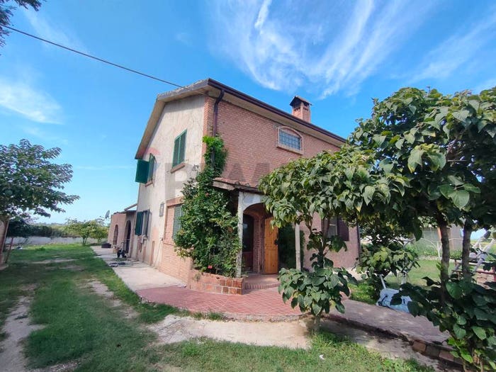 Casa con 6 locali in vendita in strada leona, Jolanda di Savoia