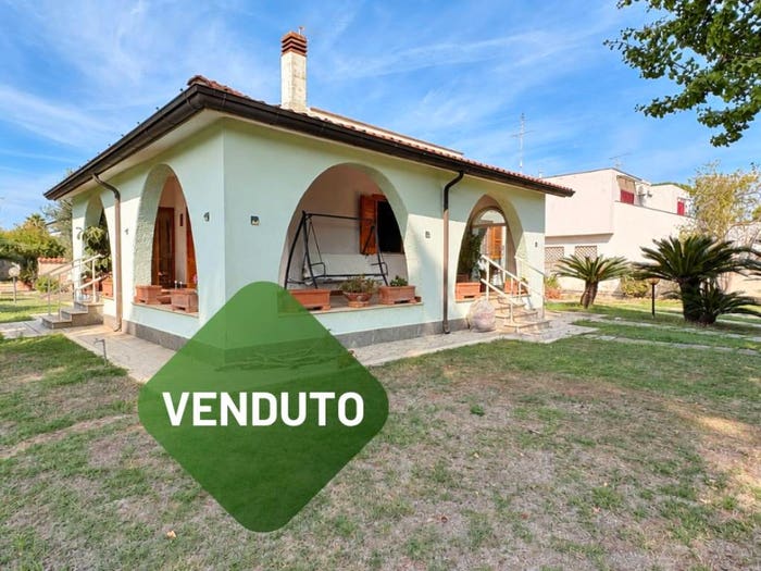 Casa quadrilocale in vendita in Via Arno, Villa Claudia, Anzio