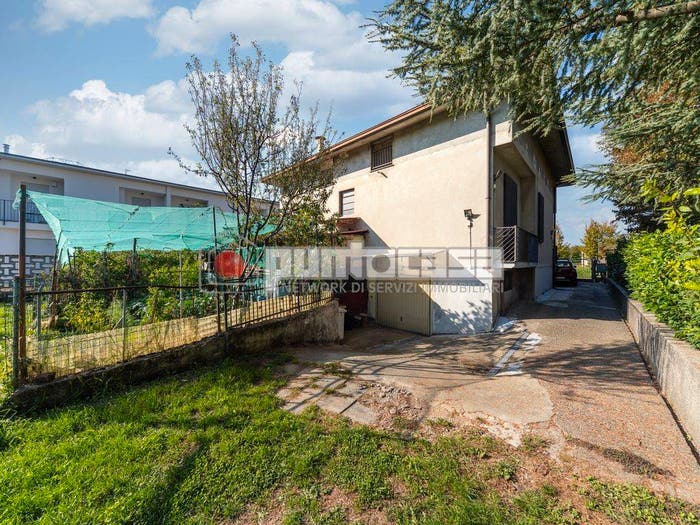 Casa con 6 locali in vendita in Strada per Sulbiate Superiore, Aicurzio