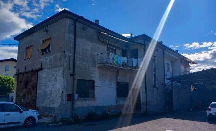 Appartamento quadrilocale in vendita in Via Circonvallazione, Centro, Ponte dell'Olio