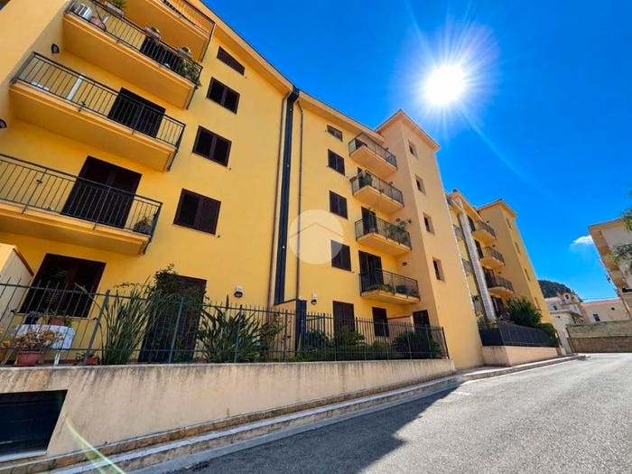 Appartamento quadrilocale in vendita in Via Guido Gozzano, Centro, Bagheria