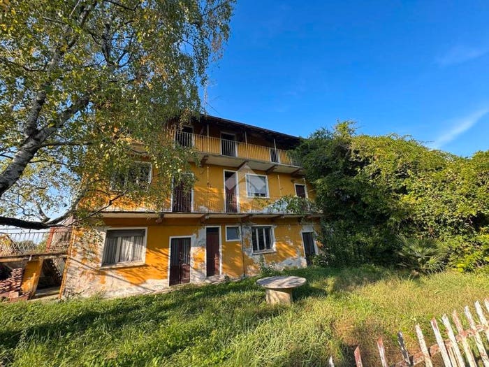 Casa con 6 locali in vendita in Via parallela, Centro, Oleggio