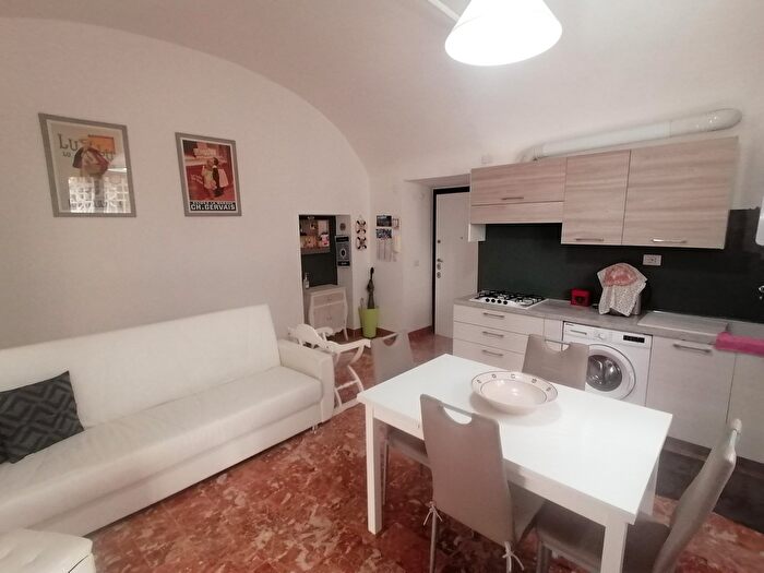 Appartamento trilocale in vendita in Via La Rocca di Legino, Savona