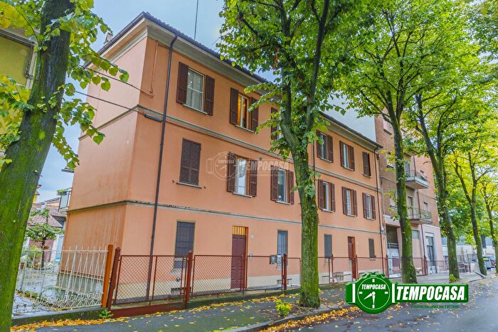 Appartamento trilocale in vendita in Via Pietro Sacconi, Piacenza