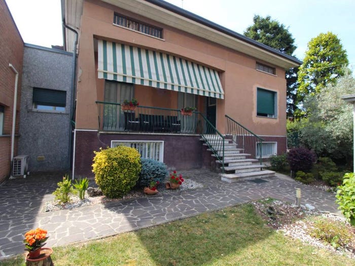 Casa bilocale in vendita in Via Roma, Rescaldina