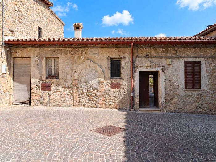 Appartamento quadrilocale in vendita in piazza piazzetta, Montopoli In Sabina, Montopoli di Sabina