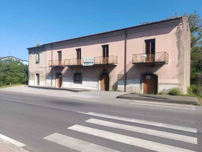 Casa con 6 locali in vendita in Viale Italia, Valle Pennini Sant'Eustachio, Avellino