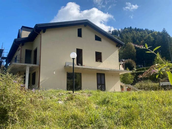 Appartamento quadrilocale in vendita in Viale Guglielmo Poletti, Lanzo D'Intelvi, Alta Valle Intelvi