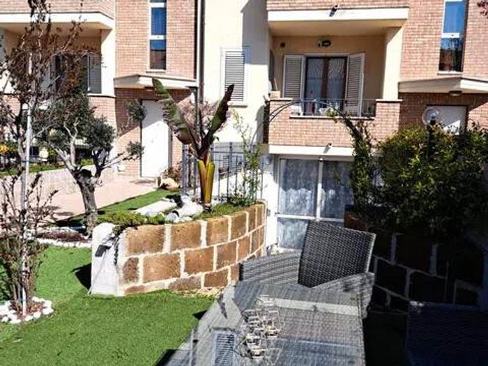Casa con 6 locali in vendita in Via Pietro Nenni SNC, Centro, Sant'Egidio alla Vibrata