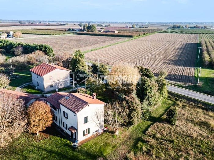 Casa con 5 locali in vendita in Via Rossetta, Bagnacavallo