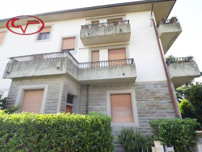 Appartamento con 5 locali in vendita in Via Ammiraglio Burzagli, Città, Montevarchi