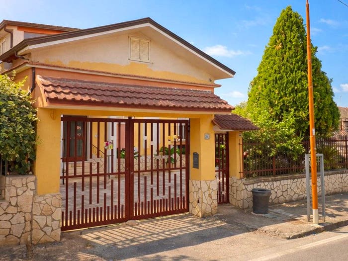 Casa con 5 locali in vendita in Strada Provinciale San Giovanni, Casapulla