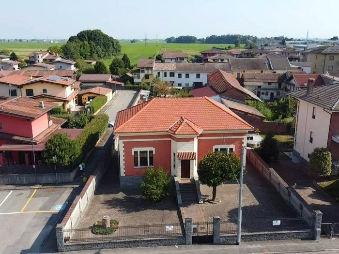 Casa trilocale in vendita in Via Roma, Biandrate
