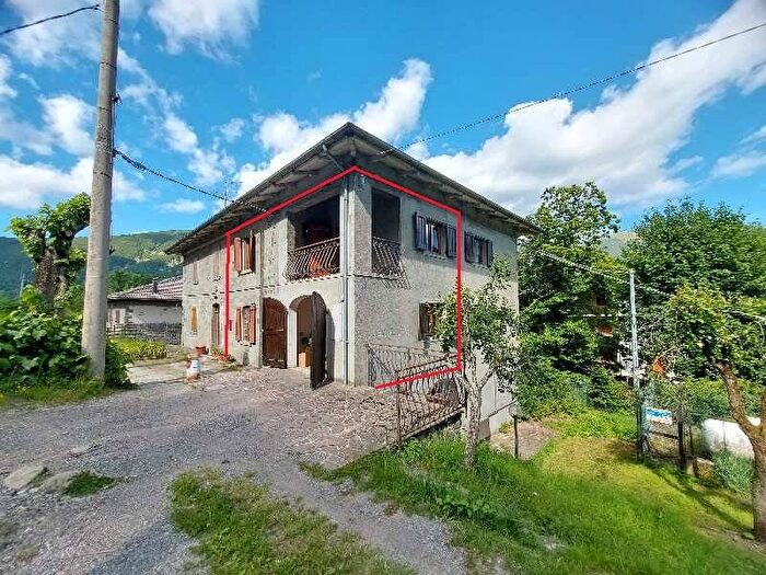 Casa quadrilocale in vendita in Via Giardini, Fiumalbo Dogana, Fiumalbo