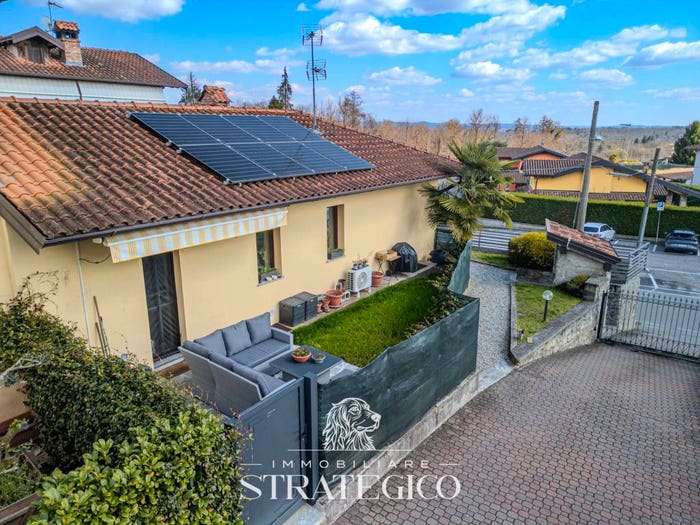 Casa trilocale in vendita in Via Borgoagnello, Paruzzaro