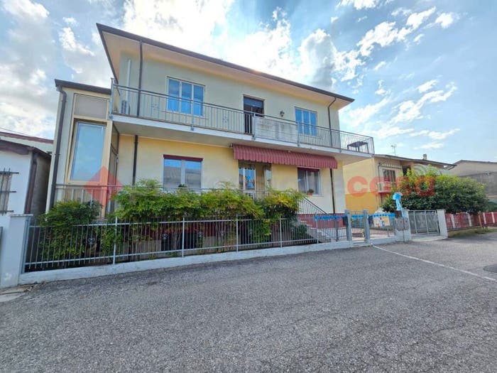 Casa quadrilocale in vendita in Via Fratelli Bandiera, Roncanova, Gazzo Veronese